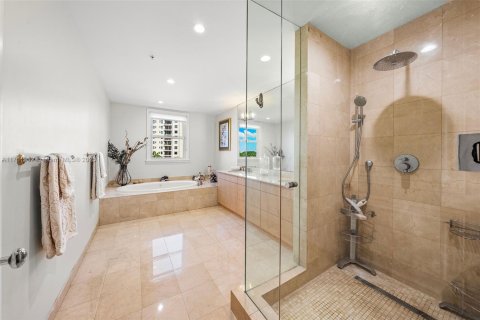 Condo in Coral Gables, Florida, 3 bedrooms  № 1706524 - photo 17