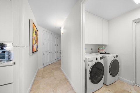 Condo in Coral Gables, Florida, 3 bedrooms  № 1706524 - photo 27