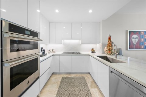 Condo in Coral Gables, Florida, 3 bedrooms  № 1706524 - photo 7