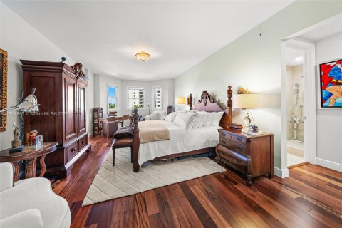 Condo in Coral Gables, Florida, 3 bedrooms  № 1706524 - photo 13