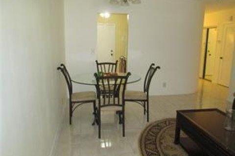 Condominio en alquiler en Fort Lauderdale, Florida, 1 dormitorio, 70.23 m2 № 2146673 - foto 4
