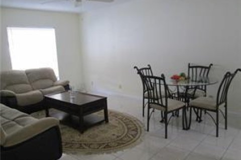 Condominio en alquiler en Fort Lauderdale, Florida, 1 dormitorio, 70.23 m2 № 2146673 - foto 2