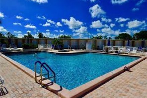 Condominio en alquiler en Fort Lauderdale, Florida, 1 dormitorio, 70.23 m2 № 2146673 - foto 17