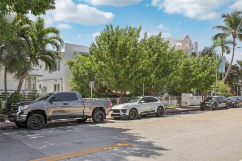 Купить кондоминиум в Майами-Бич, Флорида 1 спальня, 60.48м2, № 2013938 - фото 3