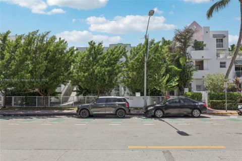 Купить кондоминиум в Майами-Бич, Флорида 1 спальня, 60.48м2, № 2013938 - фото 4