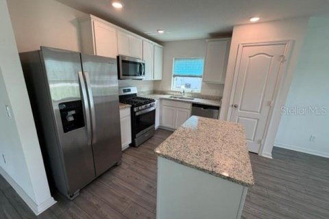 Villa ou maison à vendre à Poinciana, Floride: 3 chambres, 130.43 m2 № 2395542 - photo 3