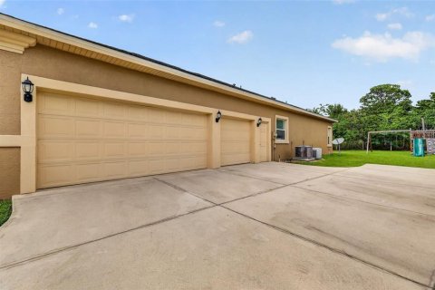 House in Ocala, Florida 4 bedrooms, 267.74 sq.m. № 2138426 - photo 9