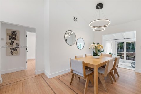 Villa ou maison à vendre à Miami Shores, Floride: 2 chambres, 113.81 m2 № 1964780 - photo 15