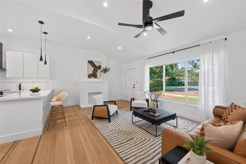 Villa ou maison à vendre à Miami Shores, Floride: 2 chambres, 113.81 m2 № 1964780 - photo 3