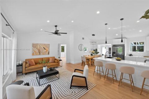 Villa ou maison à vendre à Miami Shores, Floride: 2 chambres, 113.81 m2 № 1964780 - photo 4