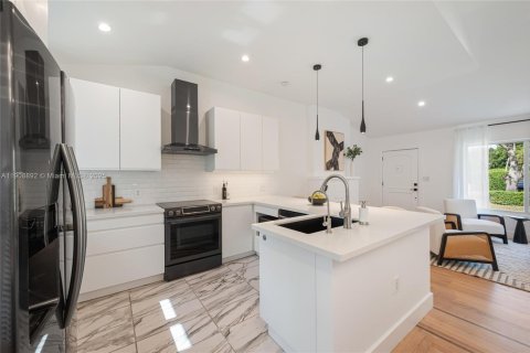 Villa ou maison à vendre à Miami Shores, Floride: 2 chambres, 113.81 m2 № 1964780 - photo 12