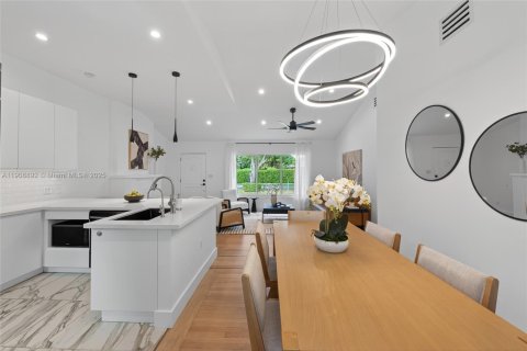 Villa ou maison à vendre à Miami Shores, Floride: 2 chambres, 113.81 m2 № 1964780 - photo 16