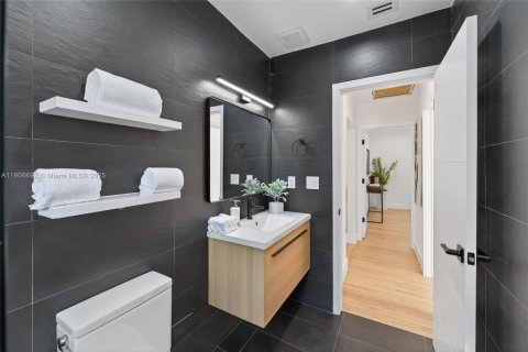 Villa ou maison à vendre à Miami Shores, Floride: 2 chambres, 113.81 m2 № 1964780 - photo 28
