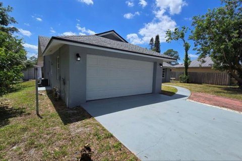 Casa en alquiler en Palm Bay, Florida, 3 dormitorios, 124.86 m2 № 1900513 - foto 5