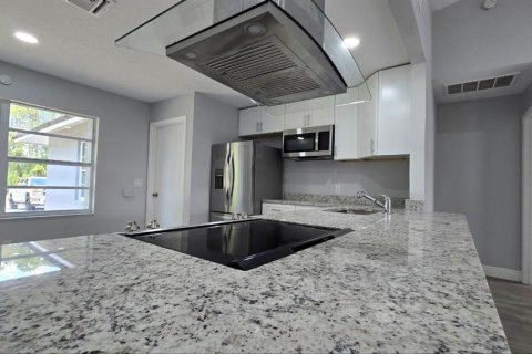 Casa en alquiler en Palm Bay, Florida, 3 dormitorios, 124.86 m2 № 1900513 - foto 7