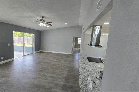 Casa en alquiler en Palm Bay, Florida, 3 dormitorios, 124.86 m2 № 1900513 - foto 10