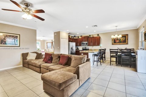 House in Homestead, Florida 6 bedrooms, 276.85 sq.m. № 1713459 - photo 3