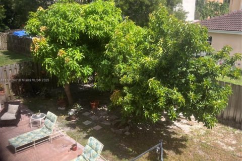 House in Homestead, Florida 6 bedrooms, 276.85 sq.m. № 1713459 - photo 19