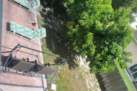 House in Homestead, Florida 6 bedrooms, 276.85 sq.m. № 1713459 - photo 21