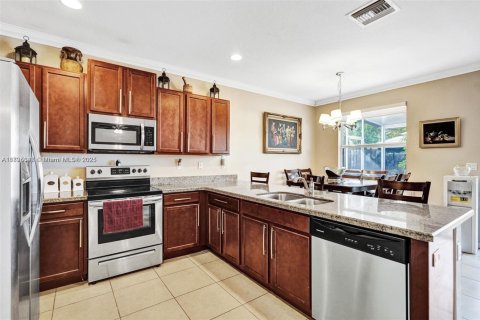House in Homestead, Florida 6 bedrooms, 276.85 sq.m. № 1713459 - photo 6