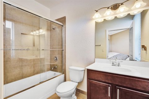 House in Homestead, Florida 6 bedrooms, 276.85 sq.m. № 1713459 - photo 14