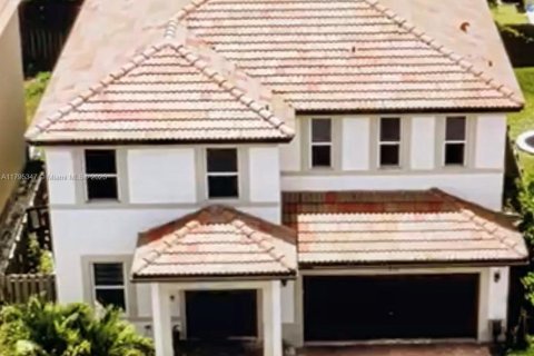 House in Homestead, Florida 6 bedrooms, 276.85 sq.m. № 1713459 - photo 23