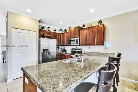 House in Homestead, Florida 6 bedrooms, 276.85 sq.m. № 1713459 - photo 5