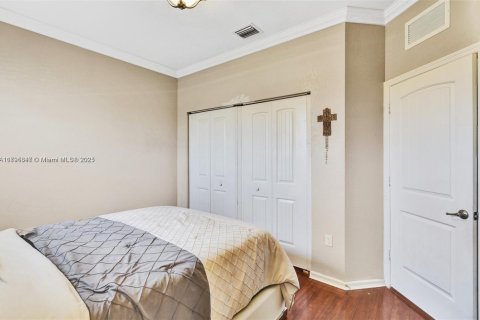 House in Homestead, Florida 6 bedrooms, 276.85 sq.m. № 1713459 - photo 10
