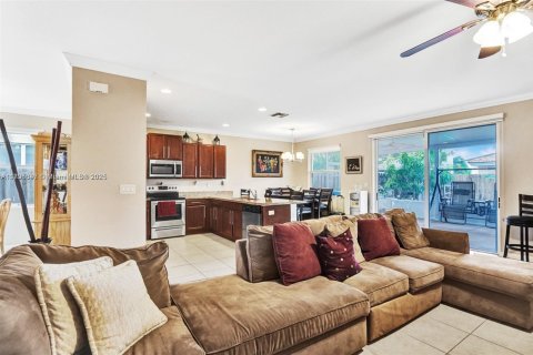 House in Homestead, Florida 6 bedrooms, 276.85 sq.m. № 1713459 - photo 4