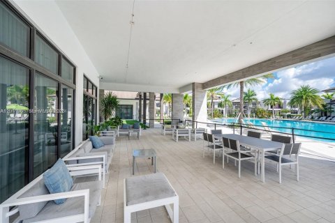 Condo in Doral, Florida, 2 bedrooms  № 2074976 - photo 10