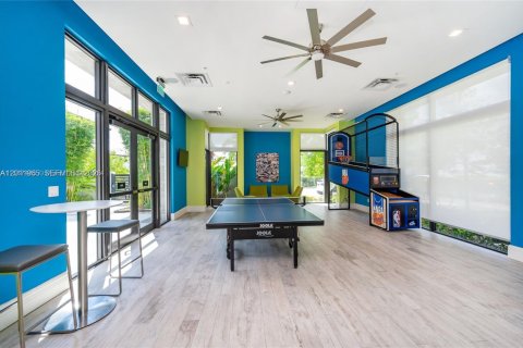 Condo in Doral, Florida, 2 bedrooms  № 2074976 - photo 8