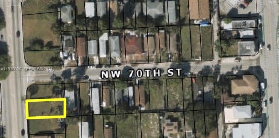 Commercial property in Miami, Florida № 2076897