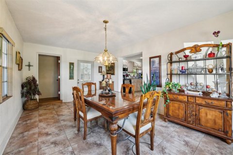 House in Eustis, Florida 3 bedrooms, 387.03 sq.m. № 1644273 - photo 17