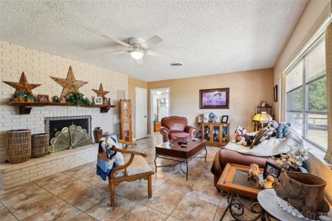 House in Eustis, Florida 3 bedrooms, 387.03 sq.m. № 1644273 - photo 11