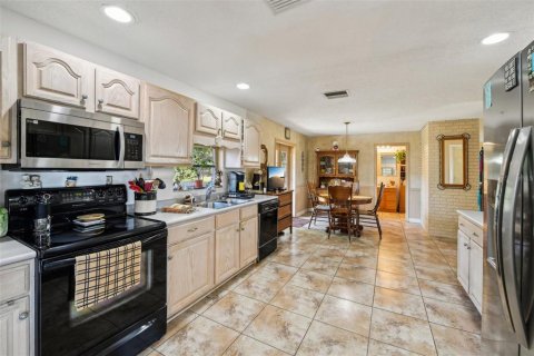 House in Eustis, Florida 3 bedrooms, 387.03 sq.m. № 1644273 - photo 18
