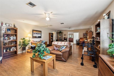 House in Eustis, Florida 3 bedrooms, 387.03 sq.m. № 1644273 - photo 28