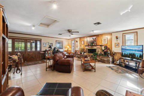 House in Eustis, Florida 3 bedrooms, 387.03 sq.m. № 1644273 - photo 12