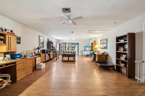 House in Eustis, Florida 3 bedrooms, 387.03 sq.m. № 1644273 - photo 26