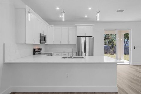 House in North Port, Florida 3 bedrooms, 149.57 sq.m. № 1580789 - photo 10