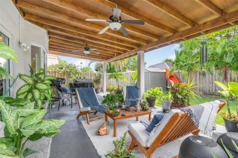 House in Miami, Florida 4 bedrooms, 224.45 sq.m. № 1893053 - photo 27