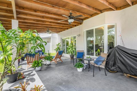 House in Miami, Florida 4 bedrooms, 224.45 sq.m. № 1893053 - photo 29