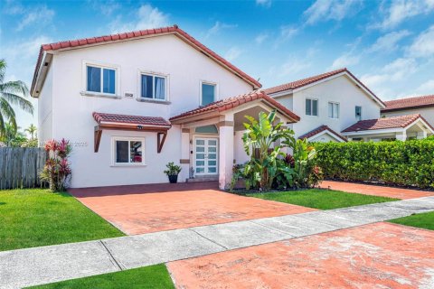 House in Miami, Florida 4 bedrooms, 224.45 sq.m. № 1893053 - photo 2