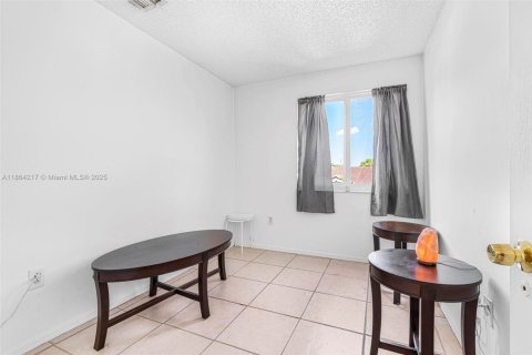 House in Miami, Florida 4 bedrooms, 224.45 sq.m. № 1893053 - photo 23