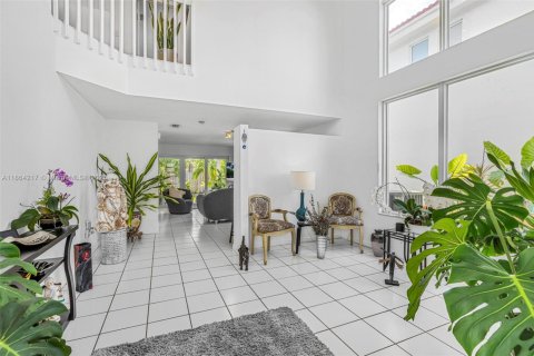 House in Miami, Florida 4 bedrooms, 224.45 sq.m. № 1893053 - photo 5
