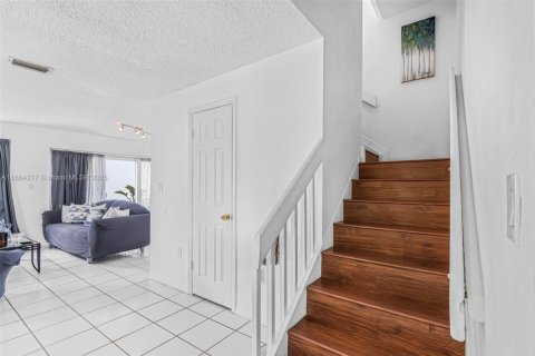 House in Miami, Florida 4 bedrooms, 224.45 sq.m. № 1893053 - photo 17
