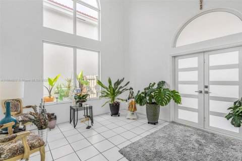 House in Miami, Florida 4 bedrooms, 224.45 sq.m. № 1893053 - photo 6