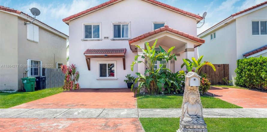 House in Miami, Florida 4 bedrooms, 224.45 sq.m. № 1893053