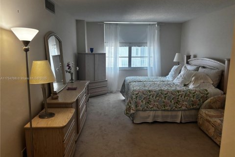 Condo in Sunny Isles Beach, Florida, 2 bedrooms  № 1939357 - photo 8