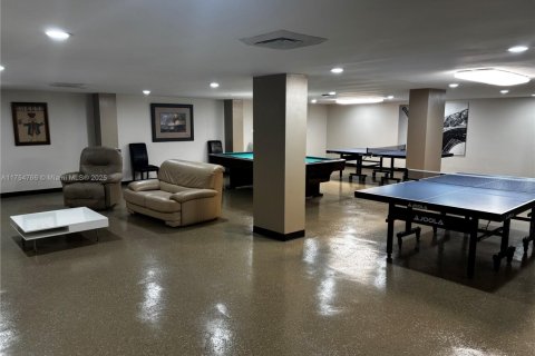 Condo in Sunny Isles Beach, Florida, 2 bedrooms  № 1939357 - photo 25