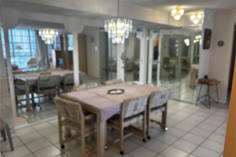 Condo in Sunny Isles Beach, Florida, 2 bedrooms  № 1939357 - photo 5